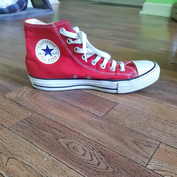 Converse Shoes - Red high top Converse